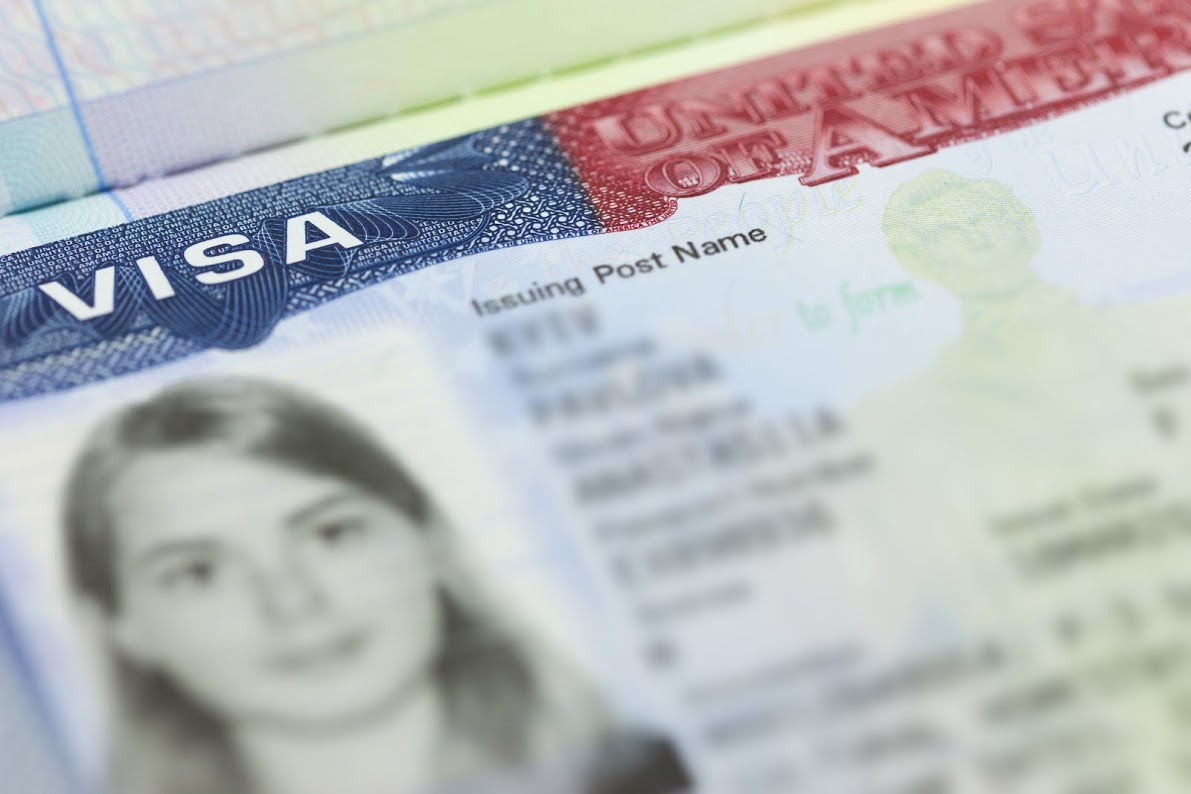 Visa L-1 Vs. Visa EB-5: ¿Cuál es tu Mejor Opción?